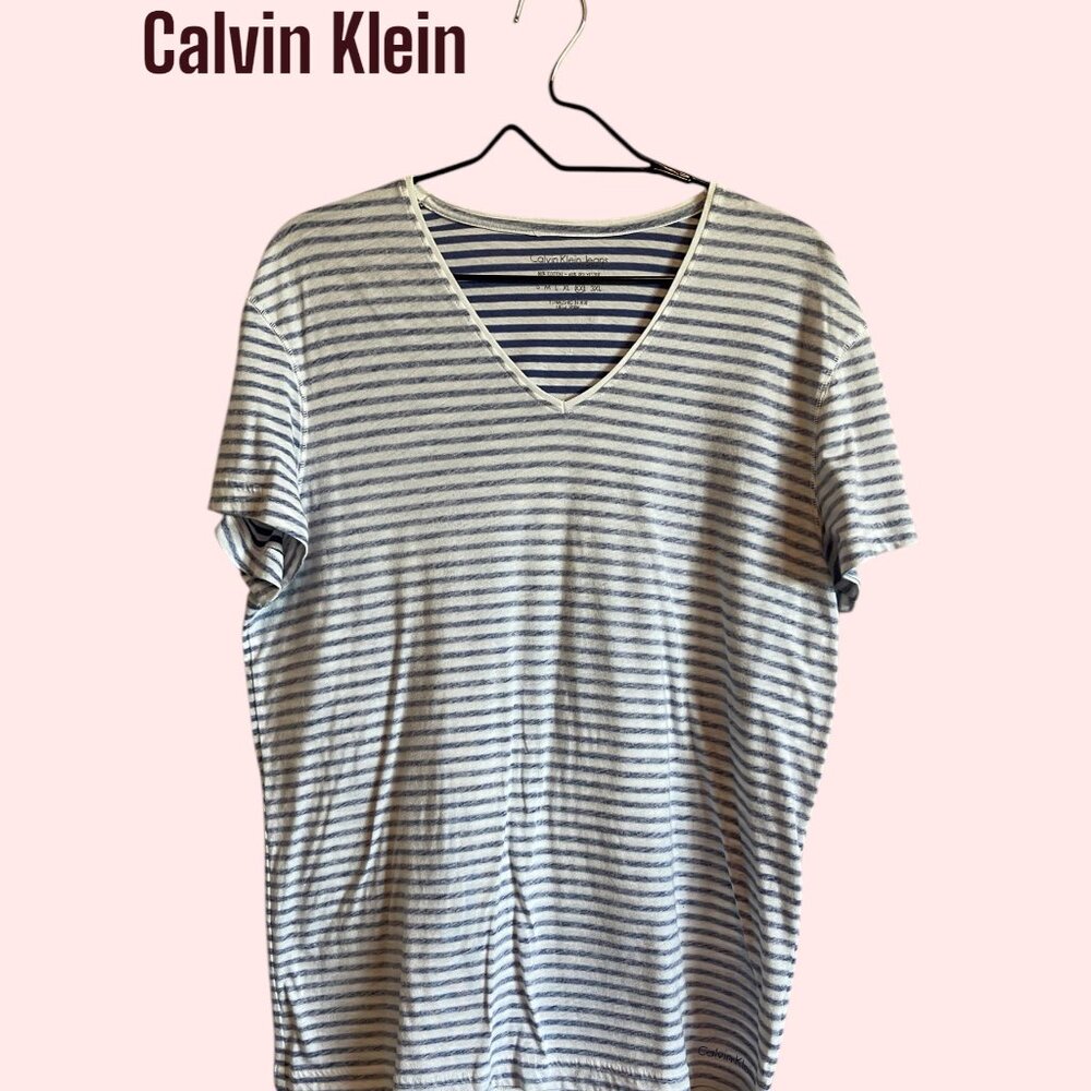 Calvin Klein Jeans Striped Tee – Classic Style (Size XXL)